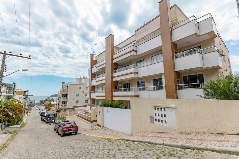 Apartamento a poucos metros da praia de Bombinhas