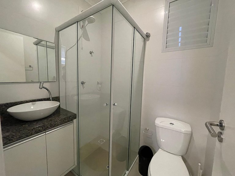 Apartamento com piscina e vista para montanha