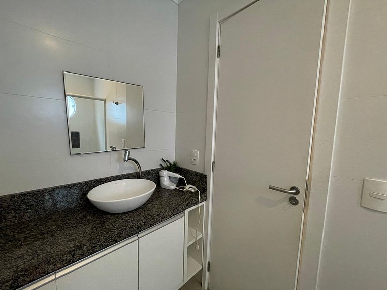 Apartamento com piscina e vista para montanha