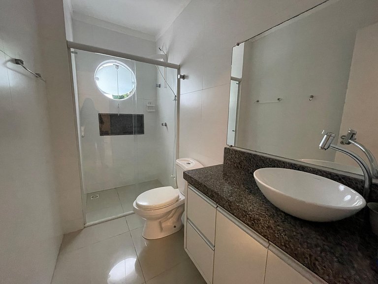 Apartamento com piscina e vista para montanha