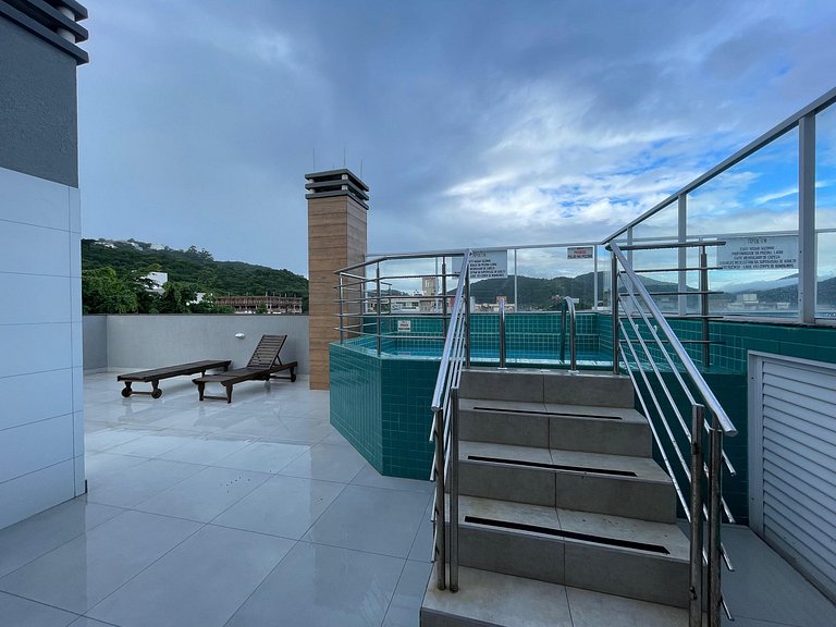 Apartamento com piscina e vista para montanha