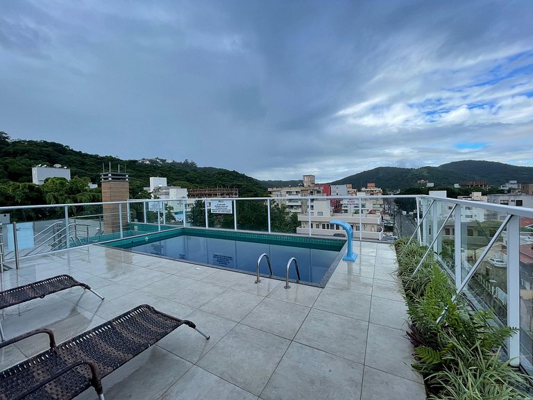 Apartamento com piscina e vista para montanha