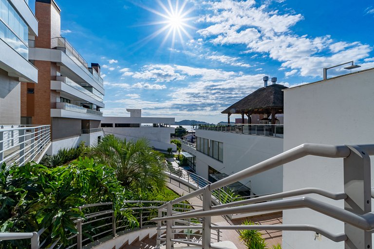 Apartamento com Vista Mar em Condomínio de Luxo